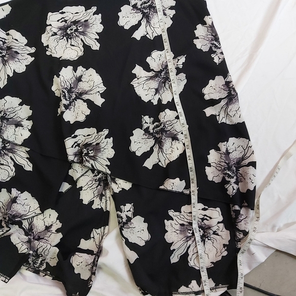 Papillon Floral High Low  Hem Tunic - Picture 10 of 10